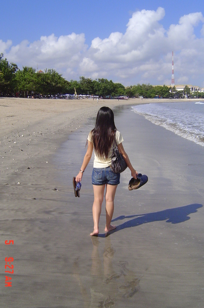 DAY 5 kuta Beach：流浪女郎背影