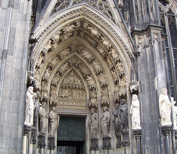 687px-Cathedral_Arch.jpg