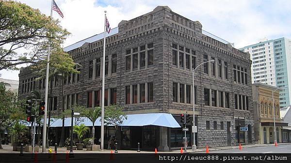 800px-Honolulu-FortStreet-ProgressBlock-corner.JPG