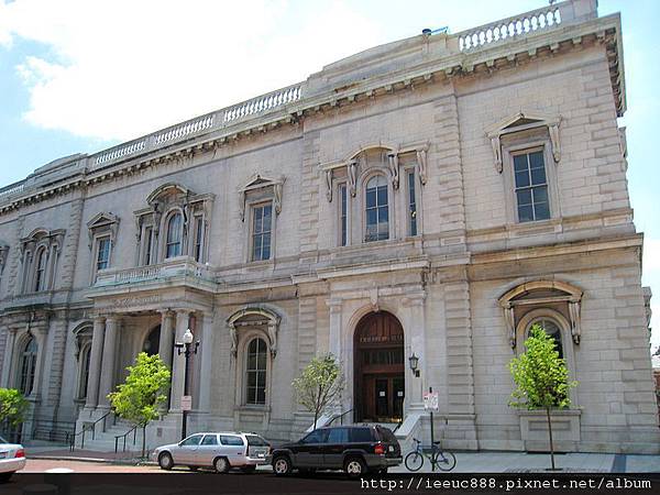 800px-Peabody_Institute,_Mount_Vernon_Place,_Baltimore,_MD.jpg