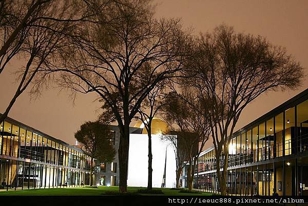 800px-Chapel.st.basil.night.jpg