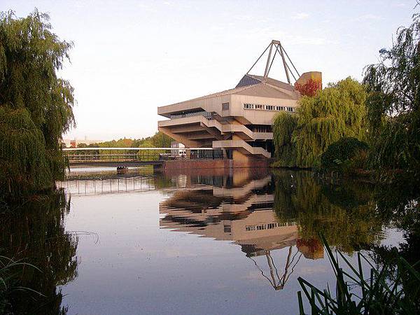 Central_Hall,_York_University_-_geograph.org.uk_-_989169.jpg