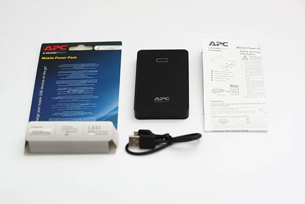 APC 行動電源 1