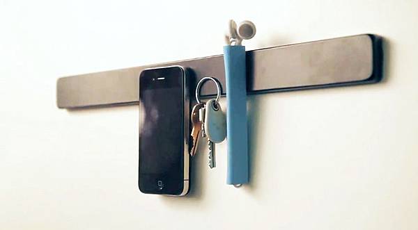 TidyTilt-iPhone-earbuds-magnetic-key-holder.jpg