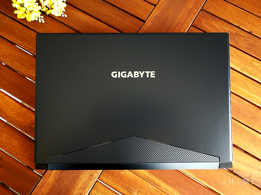 GIGABYTE 技嘉 AERO 15X 開箱 (ifans 林小旭) (2).png