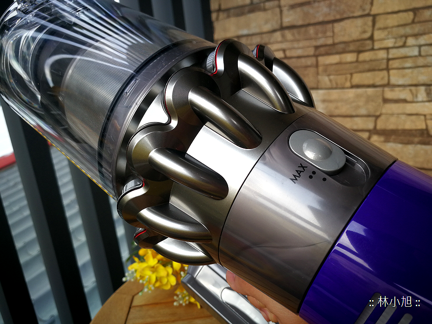 戴森 Dyson Cyclone V10 無線吸塵器開箱 (ifans 林小旭)  (6).png