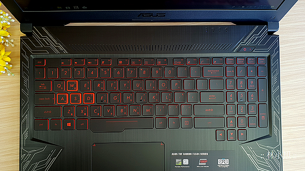 華碩 ASUS TUF Gaming FX504 電競筆電開箱 (ifans 林小旭) (45).png