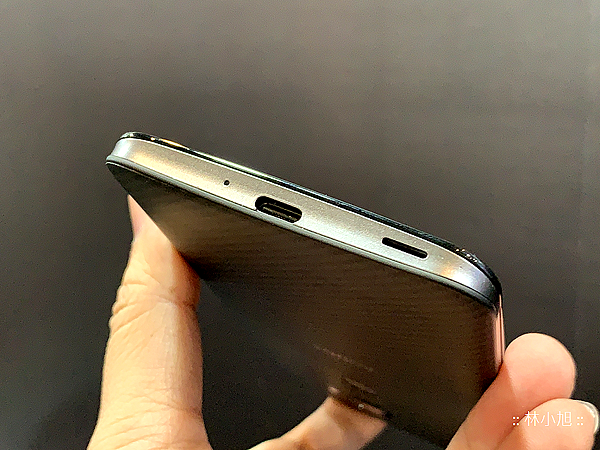 SHARP 夏普 AQUOS ZERO 開箱 (5).png