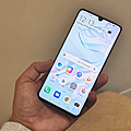 HUAWEI P30 新機動手玩 (ifans 林小旭) (1).png