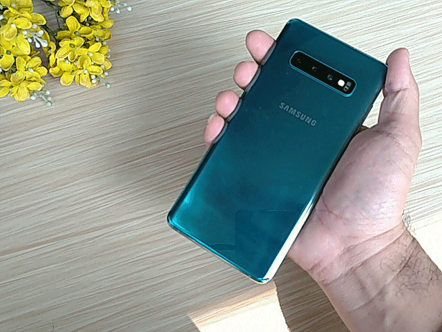 Samsung Galaxy S10+ 開箱-OTG LED (ifans 林小旭) (41).gif
