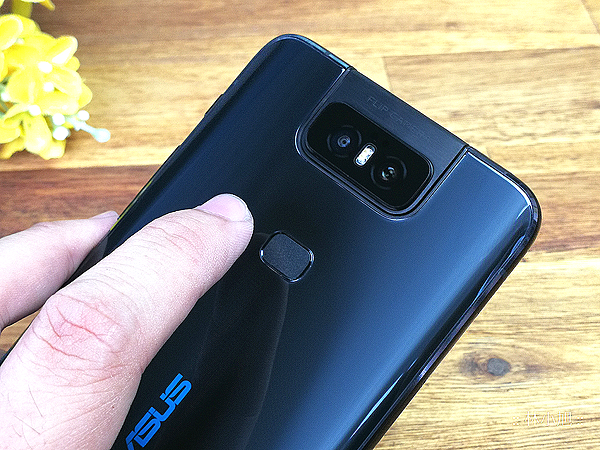 ASUS ZenFone 6 開箱 (ifans 林小旭) (13).png