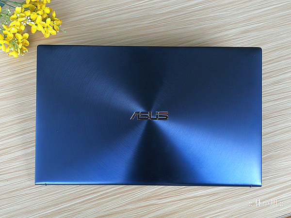 ASUS ZenBook 15 UX534FT 智慧觸控板 ScreenPad 2.0 筆電開箱 (ifans 林小旭) (10).png