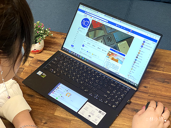 ASUS ZenBook 15 UX534FT 智慧觸控板 ScreenPad 2.0 筆電開箱 (ifans 林小旭) (60).png