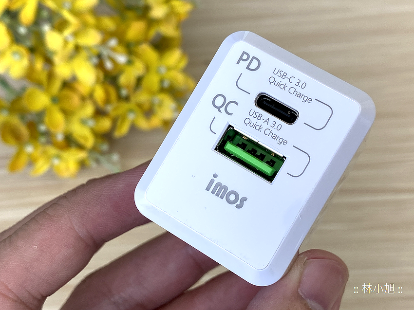 imos PD3.0 與 QC3.0 雙模雙孔閃電充電器開箱 (ifans 林小旭) (8).png