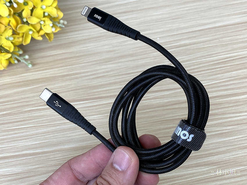 imos USB-C to Lightning 閃電連接線1.2M 防鯊網編織開箱 (ifans 林小旭) (5).png