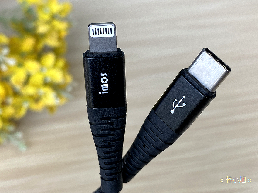 imos USB-C to Lightning 閃電連接線1.2M 防鯊網編織開箱 (ifans 林小旭) (1).png