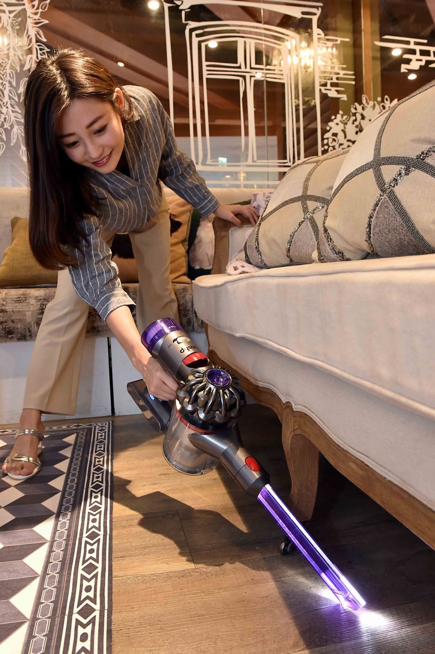 Dyson V8 Slim Fluffy 無線吸塵器 (4).JPG