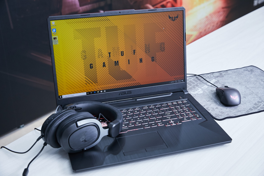 兼具亮眼外型與堅固耐用的ASUS TUF Gaming A15／A17，採用較上一代愈臻纖薄、輕盈的亮眼設計，不論哪個角度皆能盡顯電競風格美學。.png