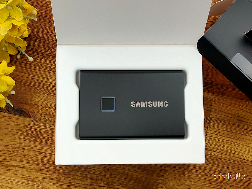 SAMSUNG 三星 T7 Touch 500GB SSD 固態硬碟經典黑開箱 (ifans 林小旭) (4).png