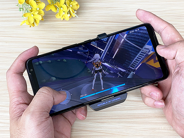 ROG Phone 3 電競手機開箱 (ifans 林小旭) (26).png