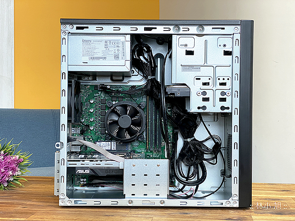 ASUS ExpertCenter W7 Tower (W700TA) 開箱 (ifans 林小旭) (14).png