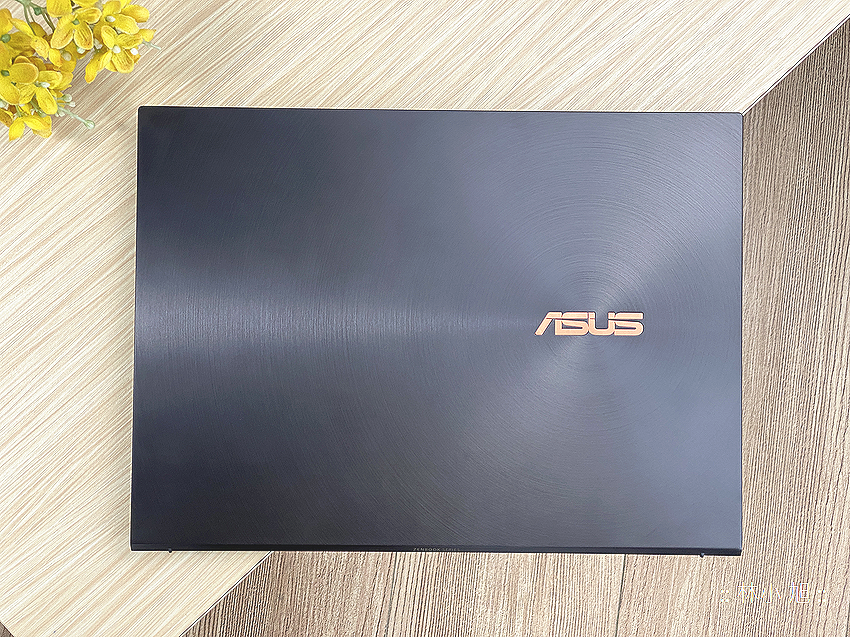 ASUS ZenBook (UX393) 筆記型電腦-開箱 (ifans 林小旭) (30).png