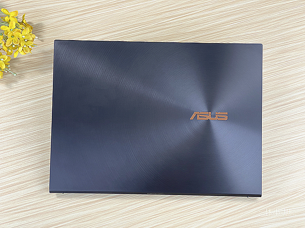 ASUS ZenBook (UX393) 筆記型電腦-開箱 (ifans 林小旭) (1).png