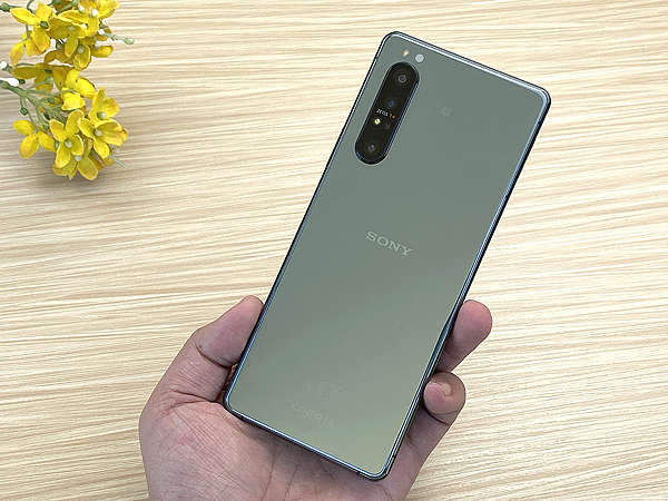 Sony Xperia 1 II 鏡湖綠 12GB 高效升級版開箱 (ifans 林小旭) (2).png