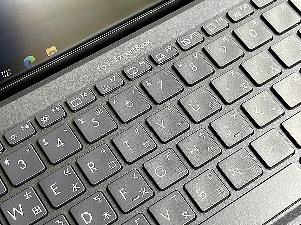 ASUS ExpertBook B9 (B9400) 筆記型電腦開箱 (ifans 林小旭) (11).png