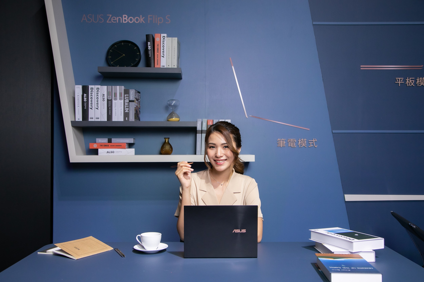 世界最薄OLED翻轉筆電ZenBook Flip S(UX371)，可依使用情境輕鬆翻轉多種模式。.png