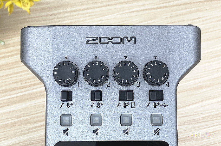 3C/Podcast 與Clubhouse 錄音神器!Zoom PodTrak P4 手持Podcast
