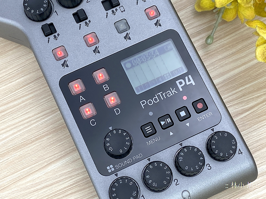 3C/Podcast 與Clubhouse 錄音神器!Zoom PodTrak P4 手持Podcast
