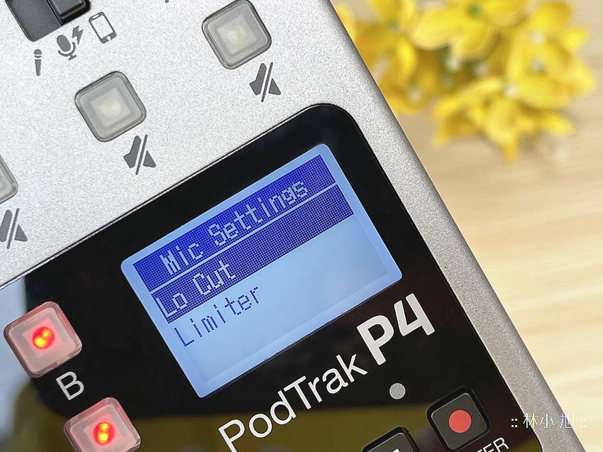 3C/Podcast 與Clubhouse 錄音神器!Zoom PodTrak P4 手持Podcast
