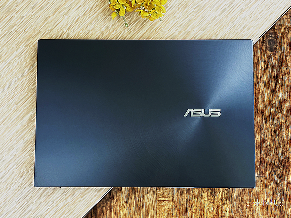 ASUS ZenBook Duo (UX482) 筆記型電腦開箱 (ifans 林小旭) (72).png