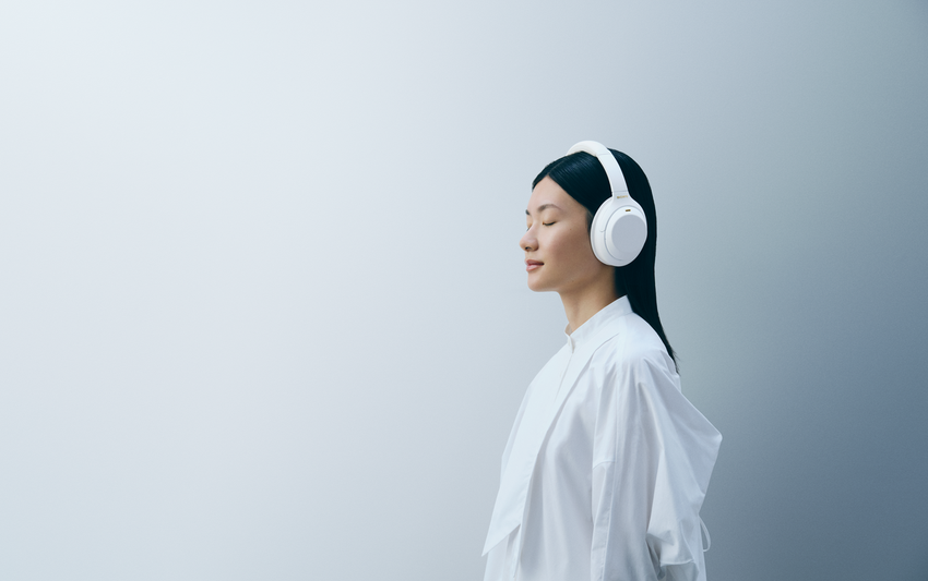 圖 2) WH-1000XM4靜謐白都可以毫無違和的融入各類型時尚穿搭,隨行享受高品質音樂!.png 圖 2) WH-1000XM4靜謐白都可以毫無違和的融入各類型時尚穿搭,隨行享受高品質音樂!.png