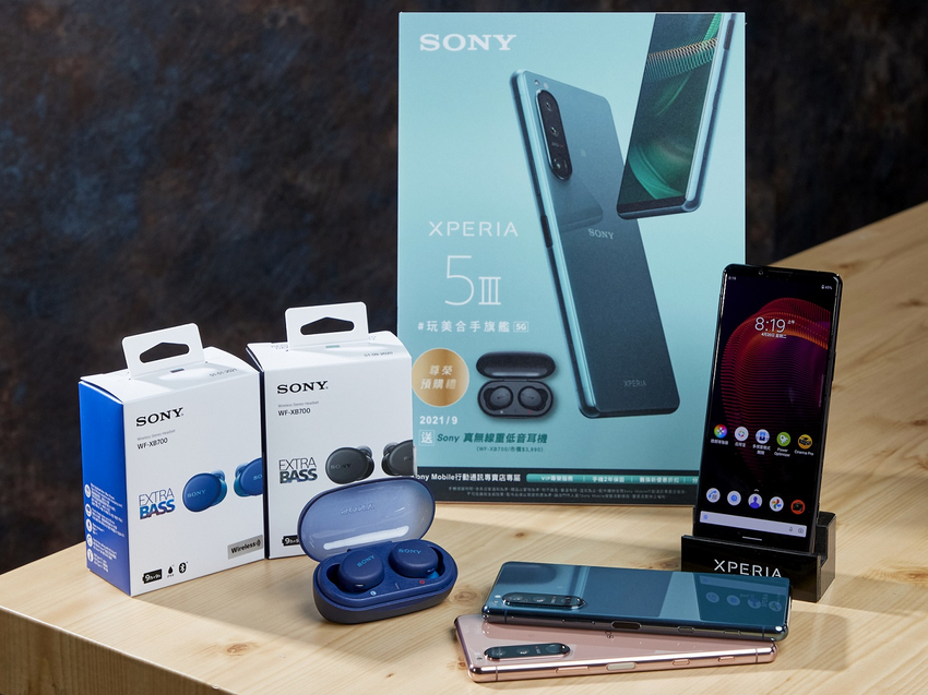 圖說五、Xperia 5 III 鏡黑、鏡粉、鏡綠在台首次亮相，預購即贈Sony真無線重低音耳機(WF-XB700)與1,000元配件購物金，預計9月在台上市.png