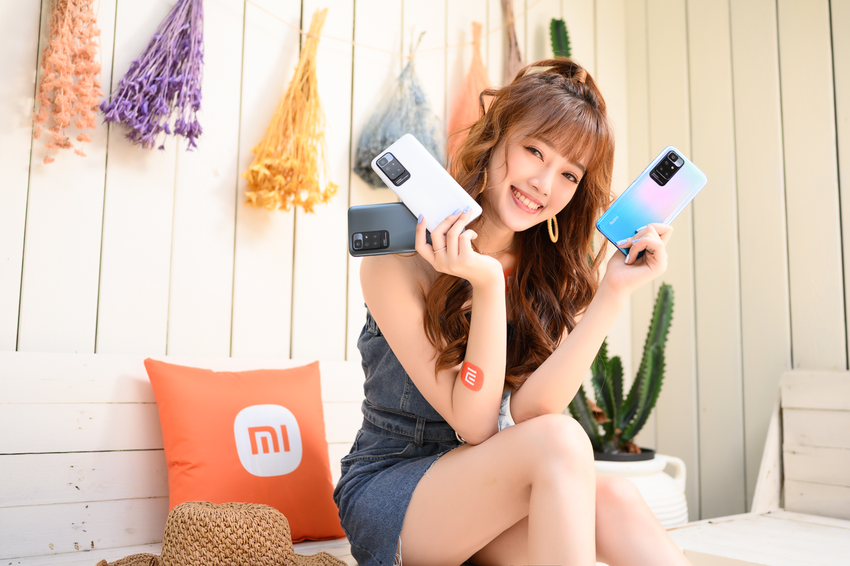 Redmi 10提供卵石白、碳纖灰、海洋藍三種質感色系，自9月30日起於各大通路陸續上市。.png