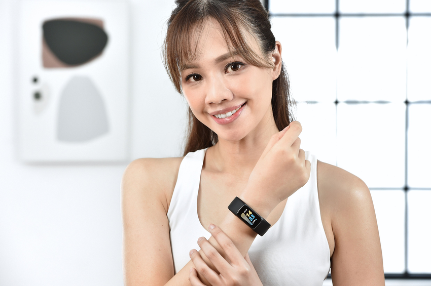 圖1. Fitbit首款搭載EDA壓力偵測智慧手環  Charge 5正式在台開賣.png