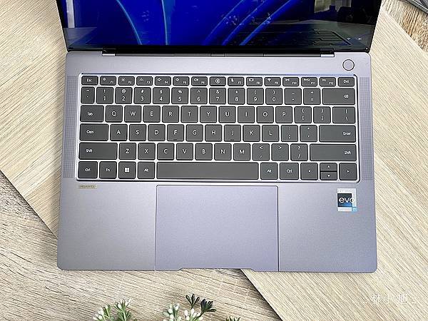 HUAWEI 旗艦 MateBook X Pro  筆記型電腦開箱 (ifans 林小旭) (2).png