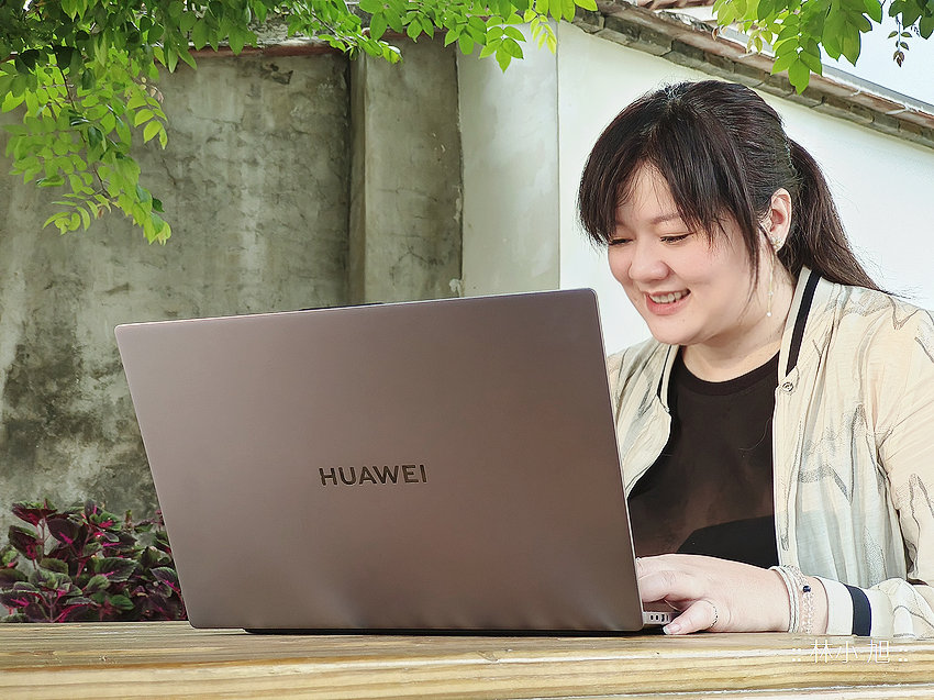 HUAWEI 旗艦 MateBook D16  筆記型電腦開箱 (ifans 林小旭) (1).PNG