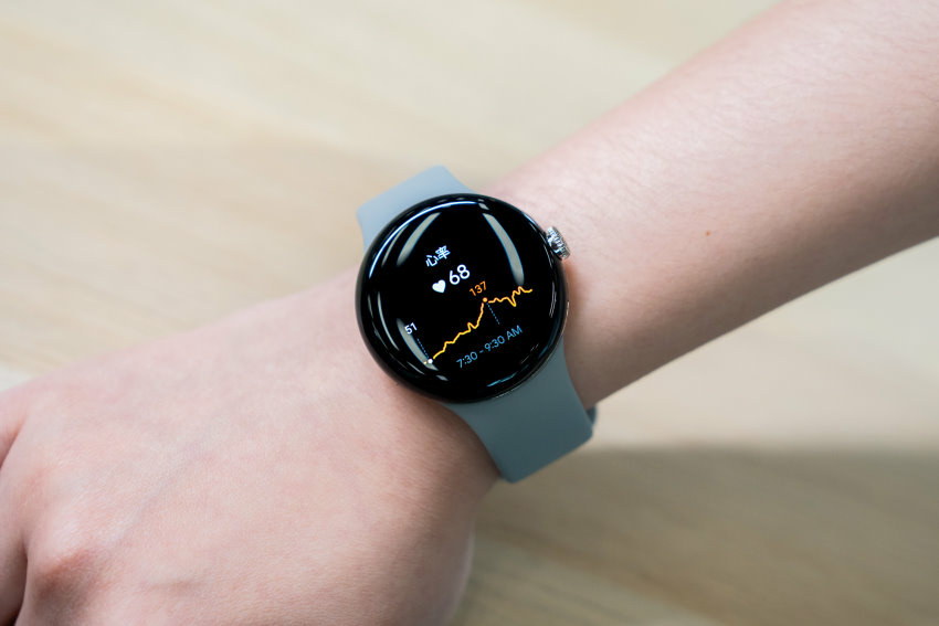 Google Pixel Watch 帶來 Fitbit 體驗中最準確的心跳速率追蹤，並全天候執行心率追蹤，隨時隨地精準掌握身體狀態。.jpg