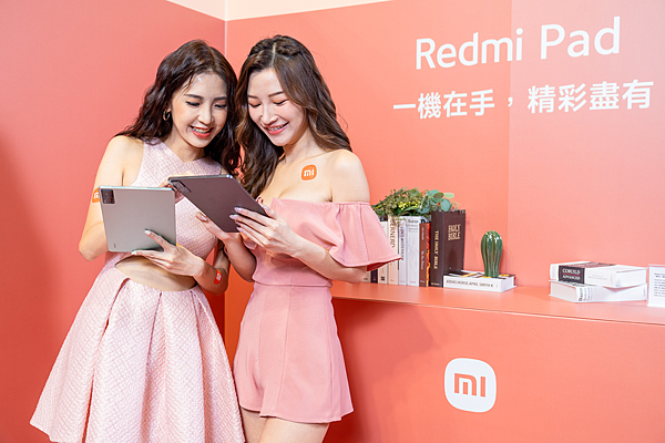 Redmi Pad配備800萬像素、105°超廣角前置居中鏡頭，藉由FocusFrame功能，提供用戶在Messanger等線上軟體視訊通話時，讓人像維持在螢幕中央.png