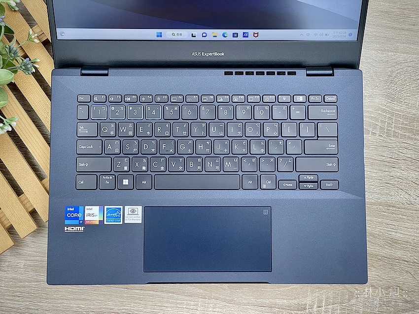 ASUS ExpertBook B5 (B5402CBA) 商用筆電開箱 (ifans 林小旭) (4).png