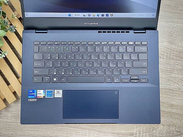 ASUS ExpertBook B5 (B5402CBA) 商用筆電開箱 (ifans 林小旭) (4).png