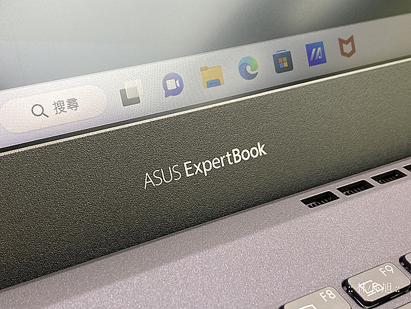 ASUS ExpertBook B5 (B5402CBA) 商用筆電開箱 (ifans 林小旭) (10).png