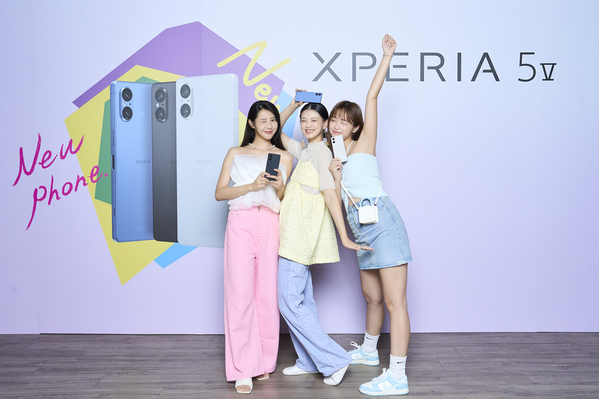 圖說、Xperia 5 V推出哇酷藍、哇酷白及哇酷黑三色，日系精緻外型一手掌握，建議售價32,990元，9月4日起全台開始預購.png