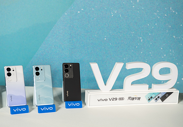 【新聞照片2】vivo V29 5G即日起搭配中華電信、台灣大哥大、遠傳電信指定資費，可享vivo V29 5G最低0元起.png