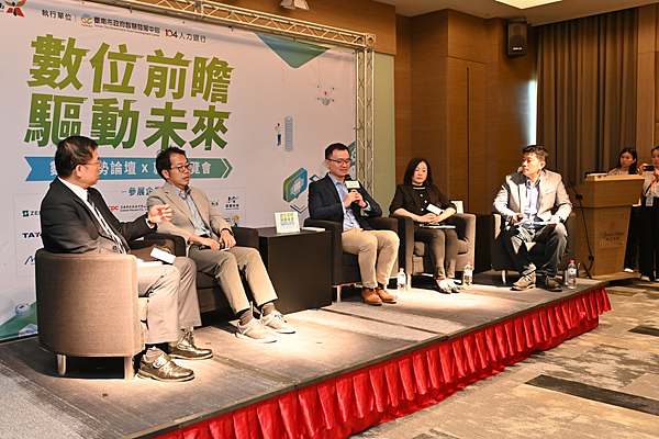 《前瞻數位 驅動未來》數位趨勢論壇暨就業博覽會 (台南市政府新聞照片) (3).png