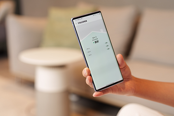 【新聞圖片8】LG AeroFurniture 新淨几內建WiFi，輕鬆連接LG ThinQ App，可遠端開啟關閉、設定預約排程，並輕鬆地監控家中空氣品質.png