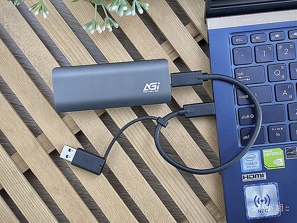 AGI 亞奇雷 ED198 外接式固態硬碟 2TB 開箱 (ifans 林小旭) (15).png